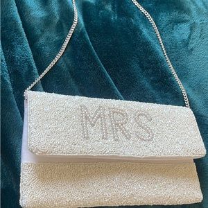 Brand new super cute and can be work as a cross body purse or just a clutch